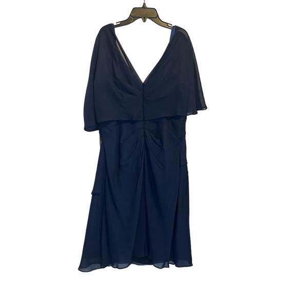 Mother of the bride navy sequin knee length dress. Perfect for spring or summer! - Picture 2 of 3